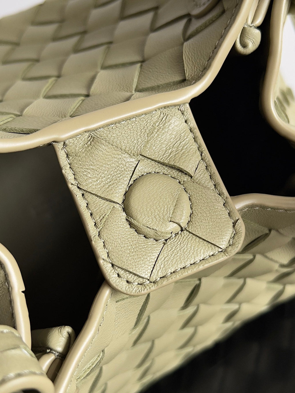 BV Small Parachute 21 Light Olive Lambskin Ghw