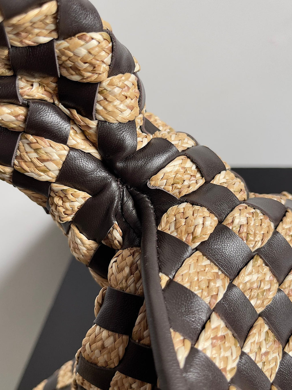 LARGE HOP 54 IN BROWN CALFSKIN AND BEIGE RAFFIA