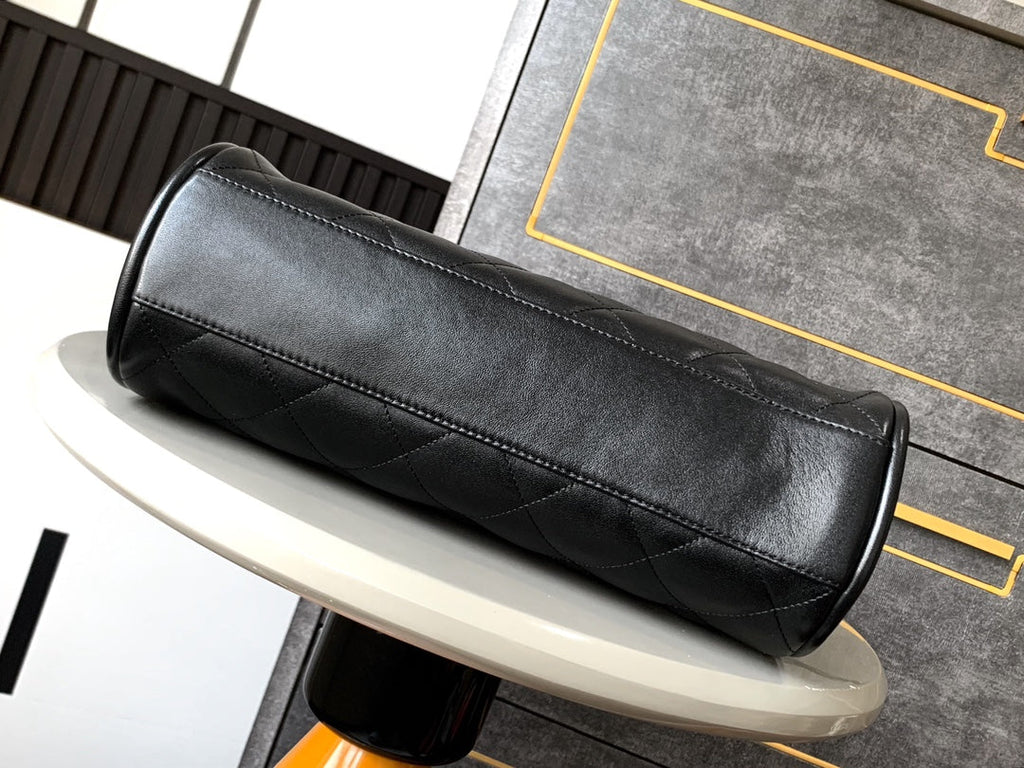 SHOULDER BAG 30 IN BLACK SOFT LAMBSKIN EMBOSSED LOGO SILVER HARDWARE