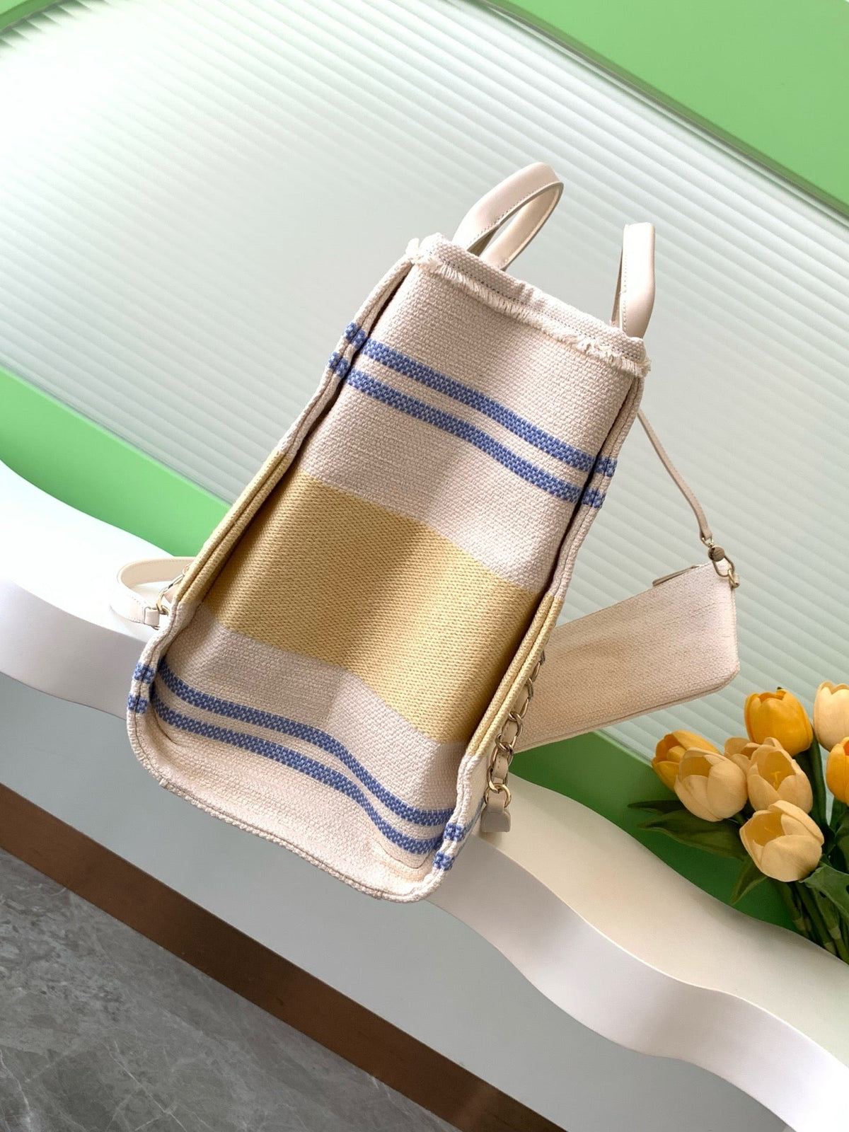 SHOPPING BAG 38 IN WHITE BLUE AND YELLOW CANVAS