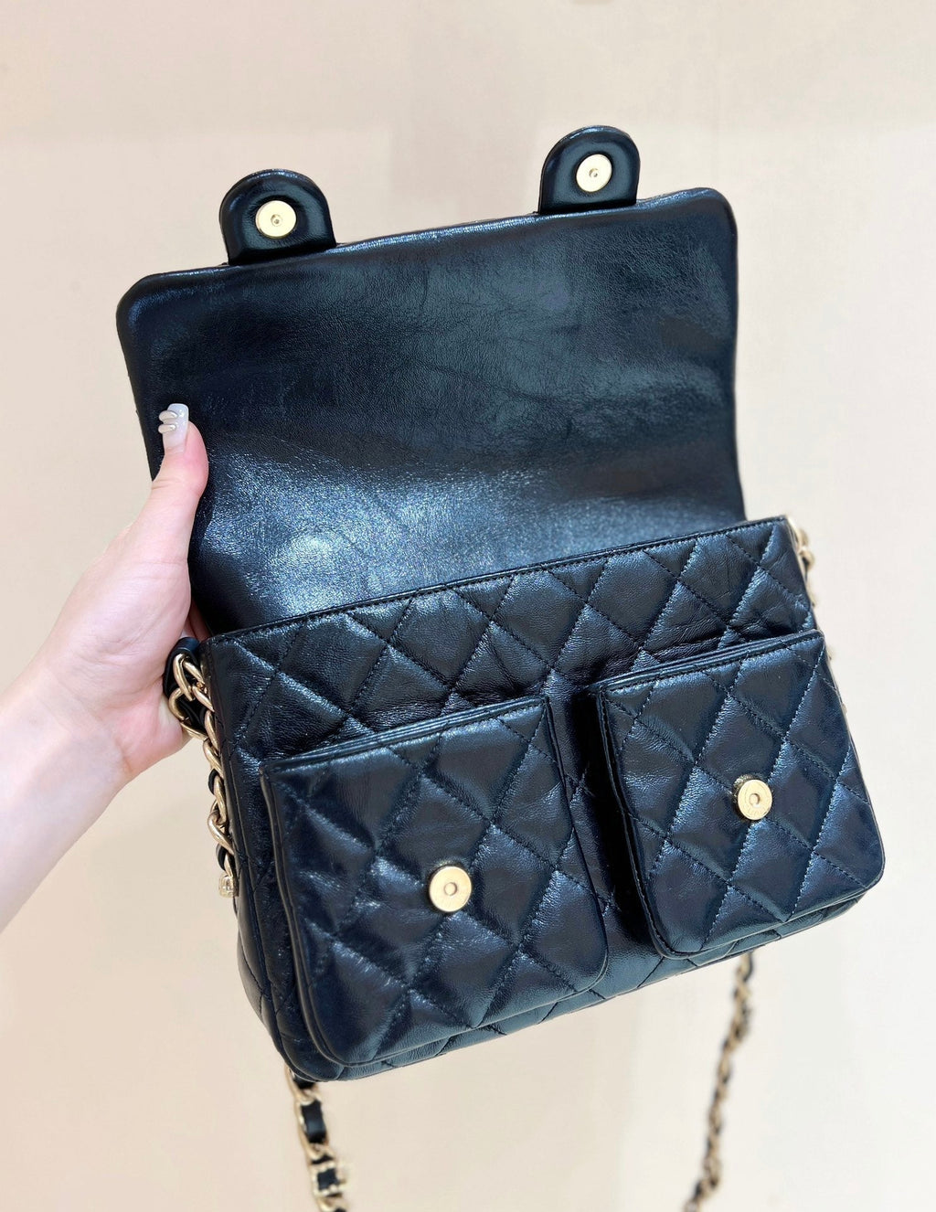 DOUBLE POCKETS FLAP BAG TOP HANDLE 24 IN BLACK LAMBSKIN GOLD HARDWARE