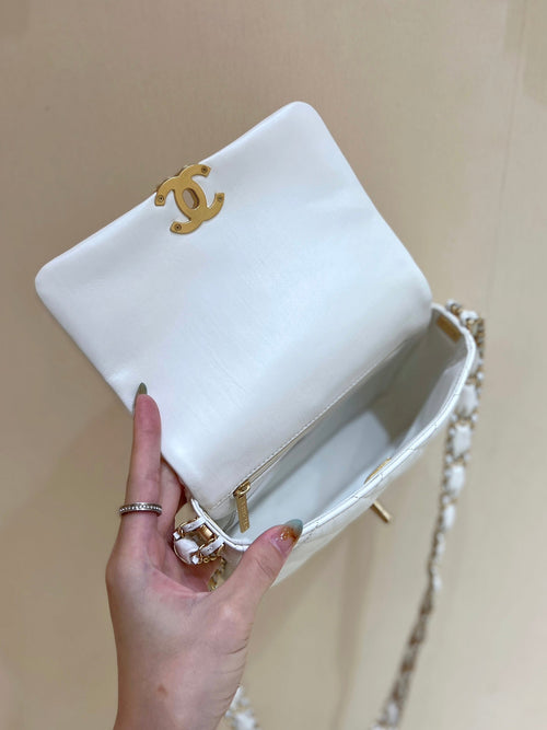 19 FLAP BAG 20 WHITE BODIN CALFSKIN GOLD HARDWARE