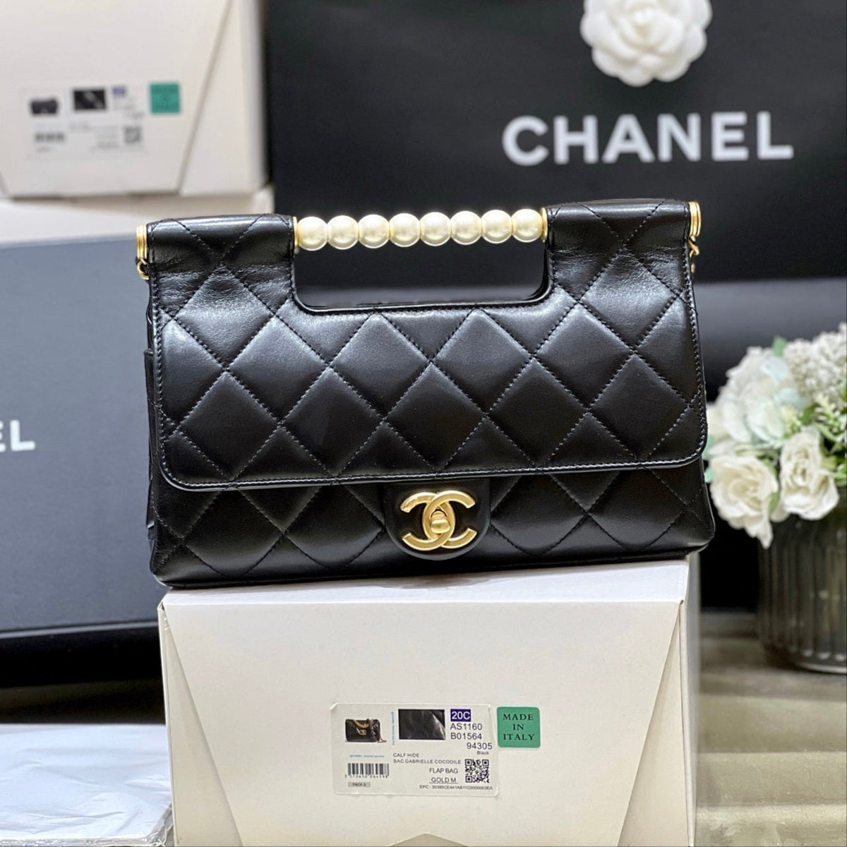 PEARL TOP HANDLE BAG 25 IN BLACK LAMBSKIN GOLD HARDWARE