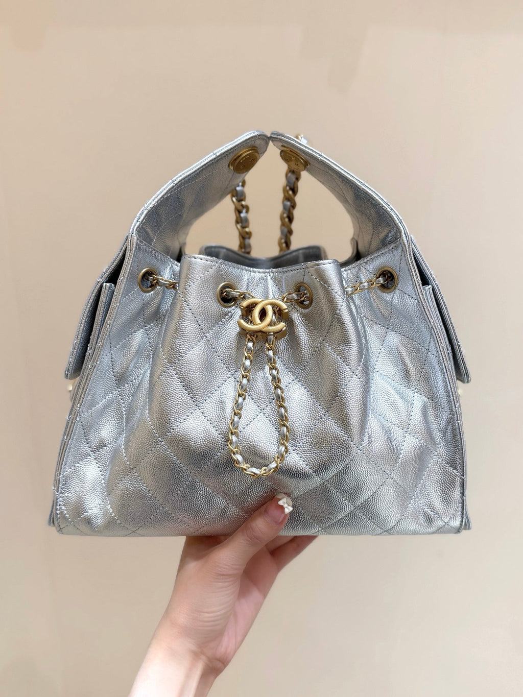 CC 25 HANDBAG IN SILVER-TONE 30 GRAINED CALFSKIN GOLD HARDWARE