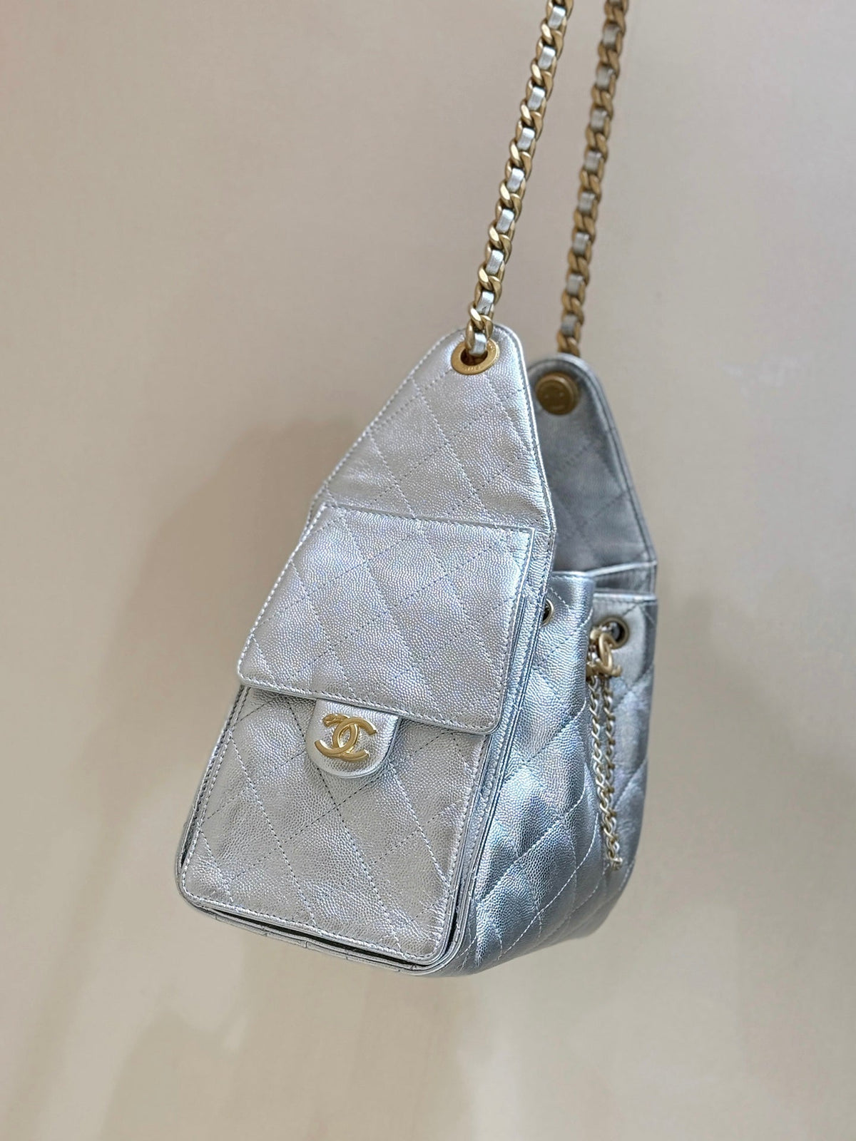CC 25 HANDBAG IN SILVER-TONE 30 GRAINED CALFSKIN GOLD HARDWARE